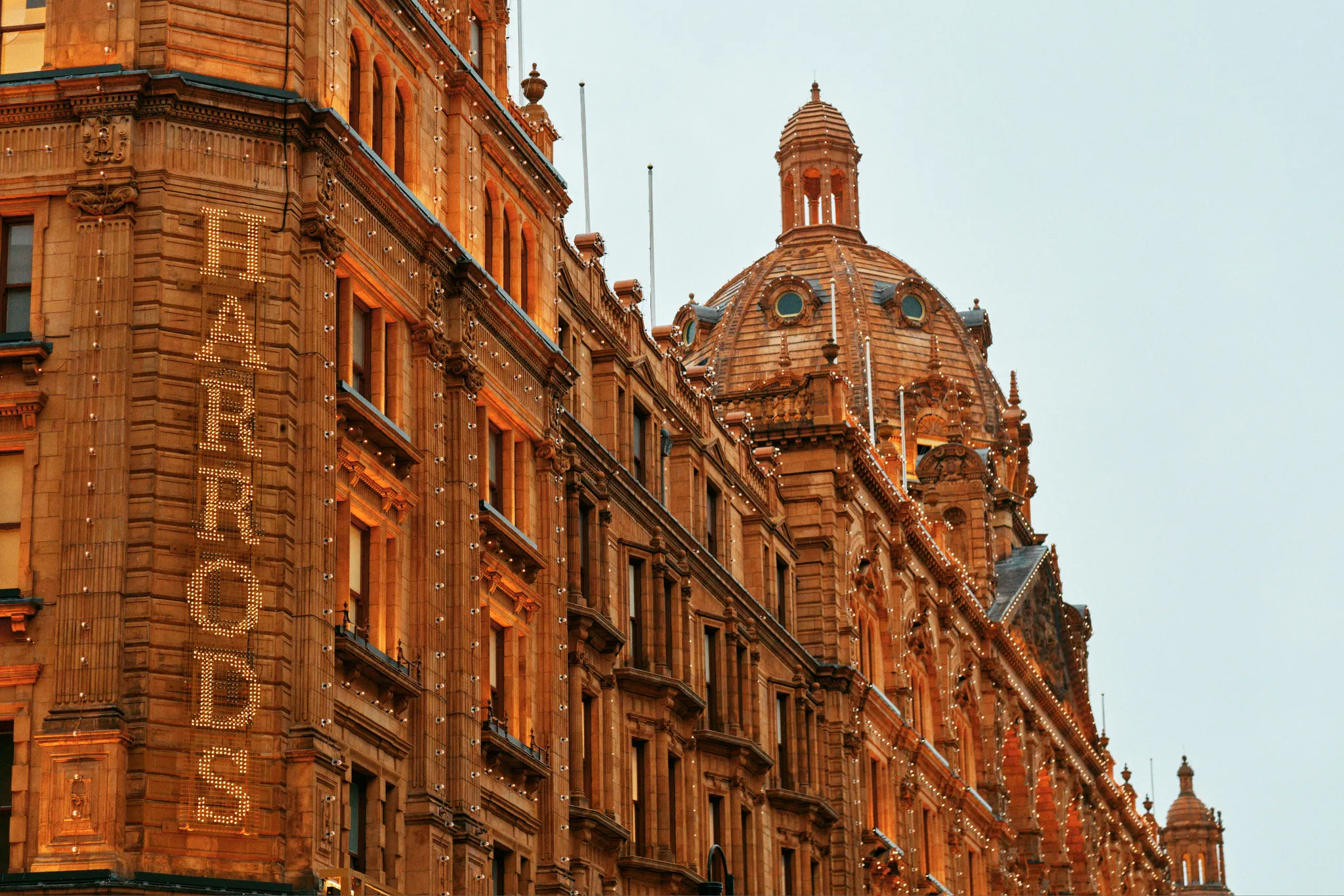 Harrods 推出品牌快閃店、禮籃和下午茶慶祝農曆新年